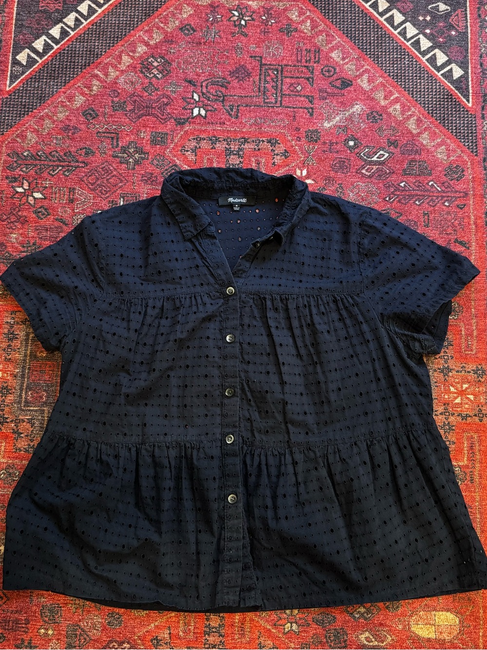 Madewell Textured Eyelet Button-Front Short Sleeve Blouse in Navy